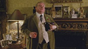 "I will never play the Dane." Monty-setä herkistyy nuoruusmuistoistaan. "En ole koskaan näyttelevä Tanskan prinssiä." Monty-setä (Richard Griffiths) herkistyy muistellessaan nuoruutensa teatteriaikoja elokuvassa Onnen kiertolaiset (Withnail and I)