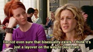 Screenshot av Sex and the City Miranda Hobbes och Carrie Bradshaw på café.