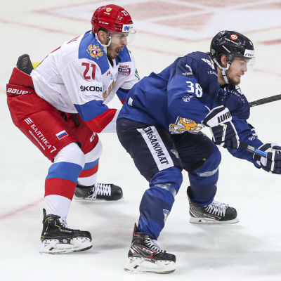 Konstantin Okulov mot Teemu Turunen i en landskamp.