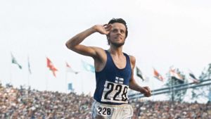 Lasse Virén följer upp det oförglömliga guldet på 10 000 med att även vinna 5000 meter i München 1972 – en dubbel han upprepar i Montreal fyra år senare. Lasse Virén efter 5000 meter OS 1972.