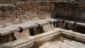 Roomalainen rivikäymälä