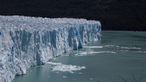 Då superkontinenten Gondwana gled ned över sydpolen ledde det till att inlandsisar bildades och klimatet kyldes ned. Det här fick havsnivåerna att sjunka kraftigt. Perito Moreno-glaciären i Patagonien