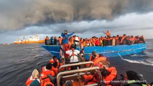 Striderna kring Tripoli befaras förvärra flyktingkrisen i Libyen Flyktingar på Medelhavet