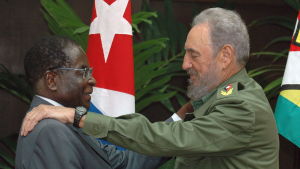 Presidenterna Robert Mugabe och Fidel Castro hälsar på varandra 12 september 2005 under Mugabes Kubabesök. Presidenterna Robert Mugabe och Fidel Castro hälsar på varandra 12 september 2005 under Mugabes Kubabesök.