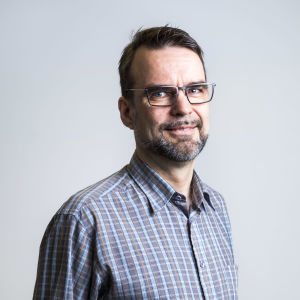 Juha Aromaa tror att om också andra sektioner än köttproduktionen skadas av en motvilja att importera produkter från Brasilien, så kan det påverka hanteringen av regnskogen i Amazonas. Informatör Juha Aromaa från Greenpeace i Finland.