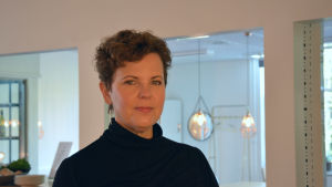 Oona Ylönen har den 1 september 2019 börjat som ny arbetslivsprofessor vid Åbo universitet. Närbild på Oona Ylönen.