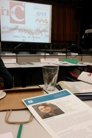 Suomen delegaatin sotkuista pöytää Suomen delegaatin pöytää Kansainvälisessä säveltäjärostrumissa