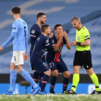 PSG:n pelaajat protestoivat tuomarille