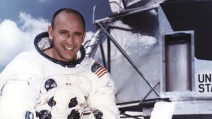 Alan Bean, en av tolv personer som gått på månen. Porträtt på astronauten Alan Bean.