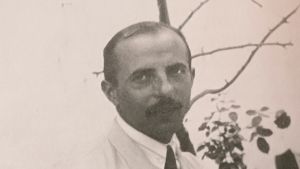 Leonhard Rost från universitetet i Erlangen blev under hösten 1925 Hilma Granqvists nära vän och förtrogne. Relationen skar sig när Rost efter sitt översättningsarbete ville få även sitt namn på Hilmas doktorsavhandling. Leonhard Rost från universitetet i Erlangen blev under hösten 1925 Hilma Granqvists nära vän och förtrogne. Relationen skar sig när Rost efter sitt översättningsarbete ville få även sitt namn på Hilmas doktorsavhandling.