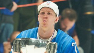 Niko Mikkolas starka insatser i världsmästerskapet premierades med VM-guld. Niko Mikkolas starka insatser i världsmästerskapet premierades med VM-guld.