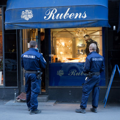 Rånförsök på guldsmeden Rubens i Helsingfors.