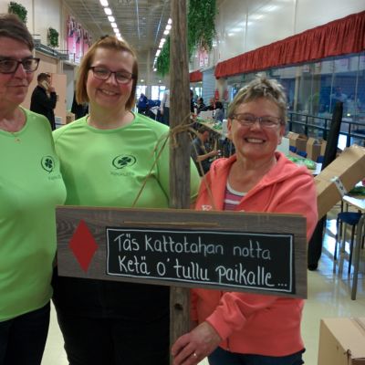 Alavutelaiset Jaana Viitala, Heli Rajalahti ja Kaarina Pentinmäki ovat mukana kökässä Keskustan puoluekokouksessa Seinäjoella.