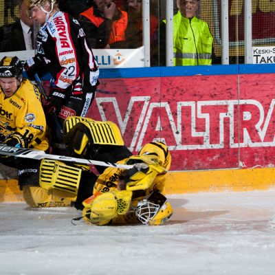 SaiPan maalivahti Jani Nieminen, Kalle Maalahti ja JYPin Jani Tuppurainen