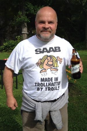 Fredrik tycker om Saab och om öl. Det var då inget snack om saken. Fredrik Geisor