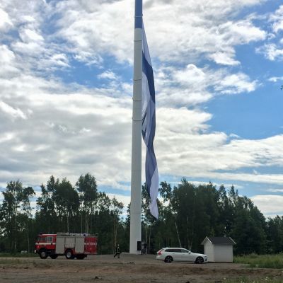lippua lasketaan tangosta