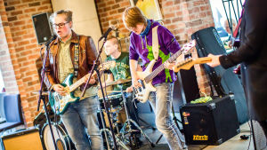 Musikinstitutets pop och jazz-elever uppträdde på musikmässan i Konstfabriken 2016. Band som uppträder.