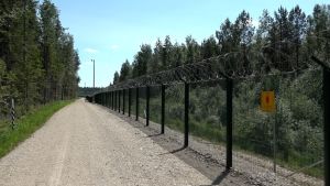 Ett stycke av det nybyggda gränsstaketet mellan Estland och Ryssland. Ett stycke av det nybyggda gränsstaketet mellan Estland och Ryssland.