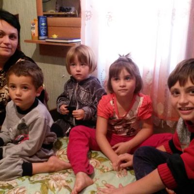 Rodika Karpenko och hennes barn i byn Minidik i Moldavien