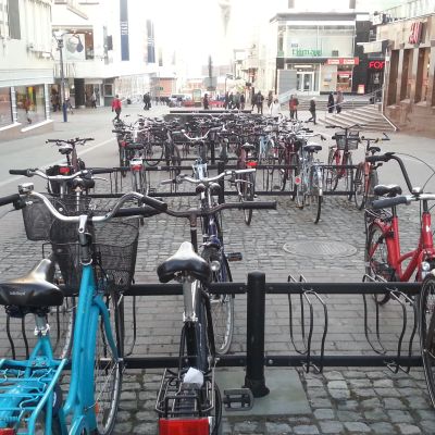 Pyöräparkki Jyväskylän keskustassa.