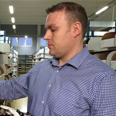 Sukkamestareiden tehtaanjohtaja Jani Tarkki