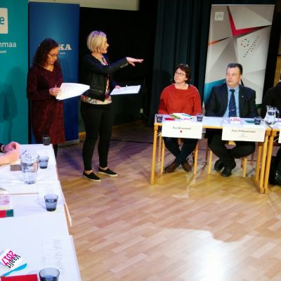 Kuntavaalipaneeli Kristiinankaupungissa.