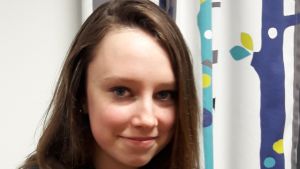 Naomi Åbacka är elev i klass åtta i Borgaregatans skola i Vasa. Naomi Åbacka är elev i klass åtta i Borgaregatans skola i Vasa.