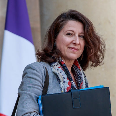 Frankrikes hälsominister Agnès Buzyn på väg ut ur ett möte i april 2019.