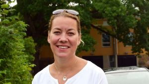 Petra Blomqvist, rektor för Ekenäs gymnasium, ser fram emot att träffa studerandena. Porträttbild på Petra Blomqvist.