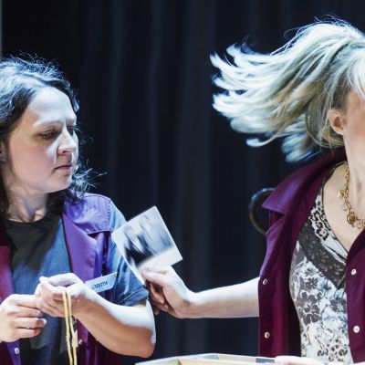 Rovaniemen teatteri Pikavoitto -näytelmä Helka Periaho Paula Miettinen