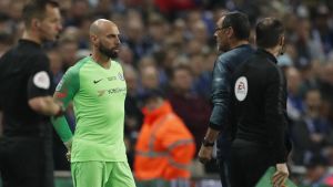 Willy Caballero var på väg att bytas in. Willy Caballero är på väg att bytas in.
