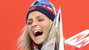 Johaug var otroligt framgångsrik innan hon åkte fast. Therese Johaug skrattar.