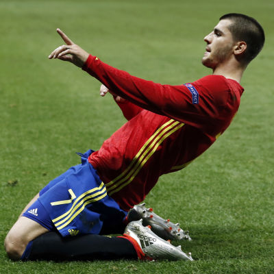 Alvaro Morata firar sitt 1–0-mål mot Turkiet.