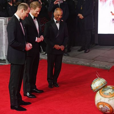 Britannian prinssit William ja Harry Star Wars: The Last Jedi -elokuvan Euroopan ensi-illassa Lontoossa 12. joulukuuta.