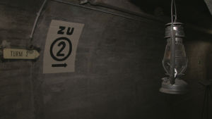 På väg mot kanontorn nummer två. På väg mot kanontorn nummer två i bunker i Schweiz