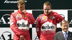 Österrikes grand prix 2002 gick till historien som en stallorderfars. Till slut stod både Michael Schumacher och Rubens Barrichello högst upp på podiet. Michael Schumacher och Rubens Barrichello.