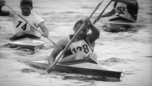 Thorvald kom till OS som regerande världsmästare på 10 000 meter. Thorvald Strömberg paddlar i OS 1952.
