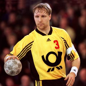 Källman avslutade sitt tyska äventyr i TUSEM Essens tröja. Mikael Källman spelar i Tusem Essen säsongen 1998/1999.