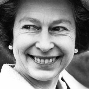 Englannin kuningatar Elisabeth II (1976).