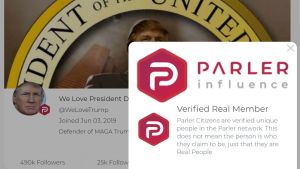 Plattformen Parler har varit populär bland Trumpanhängare, men också i ytterhögerkretsar. Kuvakaappaus Parler-somepalvelun verified-merkistä