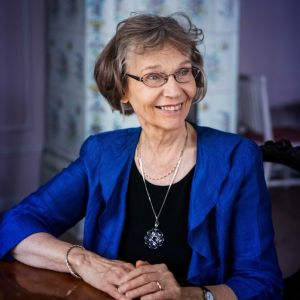 Författaren Ulla-Lena Lundberg i Diktarhemmet i Borgå.