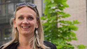 Svenska Ylen vastaava toimittaja Maria Lundström
