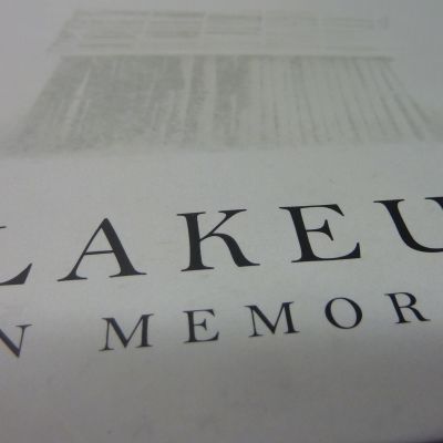 Lakeus in Memoriam on Jouko Ikolan ja Benjam Pöntisen runokuvateos.