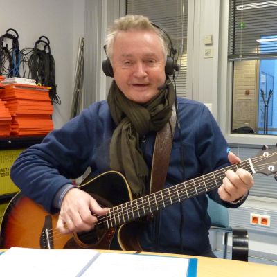 Jukka Kuoppamäki Yle Pohjanmaan studiossa