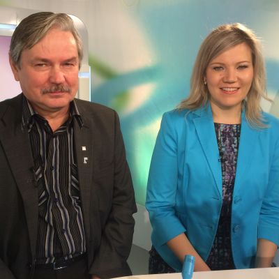 Yle Tampereen Nettistudiossa kansanedustajat Sofia Vikman ja Martti Mölsä