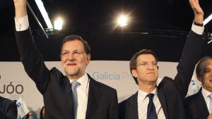 Galiciens president Alberto Nunez Feijoo (tv.) tillsammans med den spanska premiärministern Mariano Rajoy. Spaniens premiärminister Mariano Rajoy och Galiciens president Alberto Nunez Feijoo under valkampanjen i Galicien.