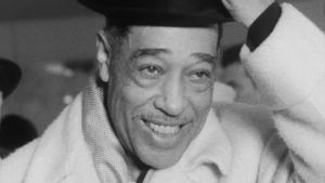 Duke Ellington nostaa hattua Helsinki-Vantaan lentoasemalla.