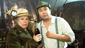 Peggy-täti (Gwen Taylor) ja David (David Lonsdale). Rakastettu brittisarja Sydämen asialla uusitaan alusta asti.