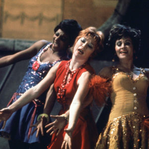 Shirley MacLaine (keskellä) elokuvassa Sweet Charity.