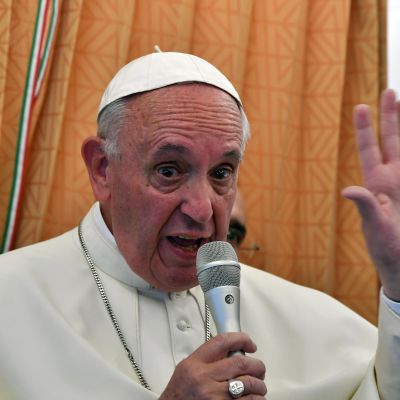 Påven Franciskus svarade på journalisternas frågor på sin hemresa från Armenien den 26 juni 2016.